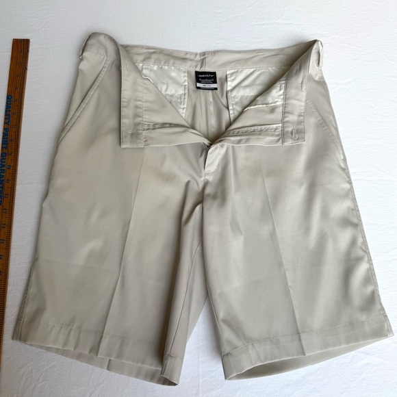 Nike Golf Dri-FIT shorts in Cream size 33 - Picture 1 of 10